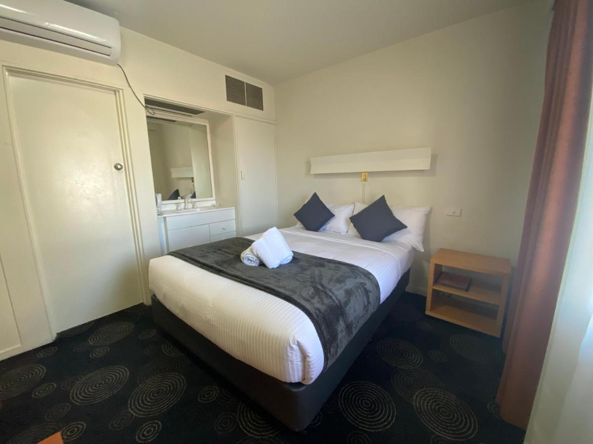 The Astor Hotel Motel Гоулберн Екстериор снимка