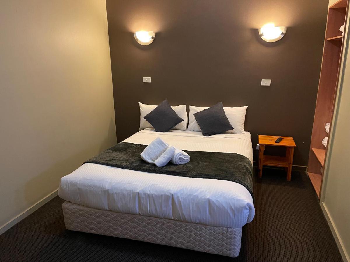 The Astor Hotel Motel Гоулберн Екстериор снимка